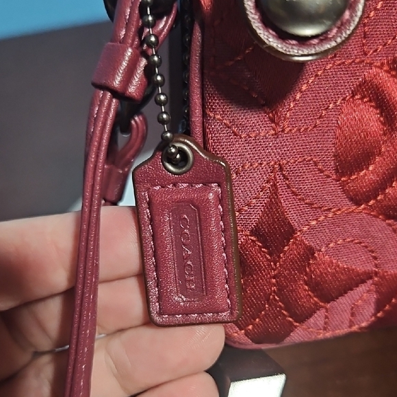 EUC! Coach Poppy Quilted Crimson Red Wristlet Clutch - Picture 4 of 5